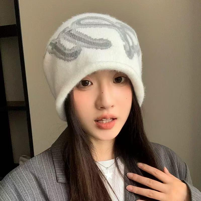 Korean Style Women's Retro Knitted Beanie: Windproof, Velvet-Lined, Stackable for Autumn/Winter Travel