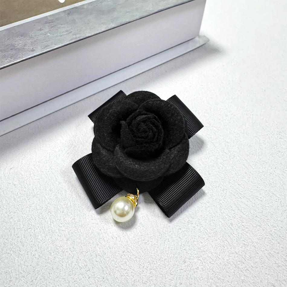 Designer's Rose-Scented Fabric Brooch Camellia Corsages with Elegant Ribbon Fashion Brooches for Women