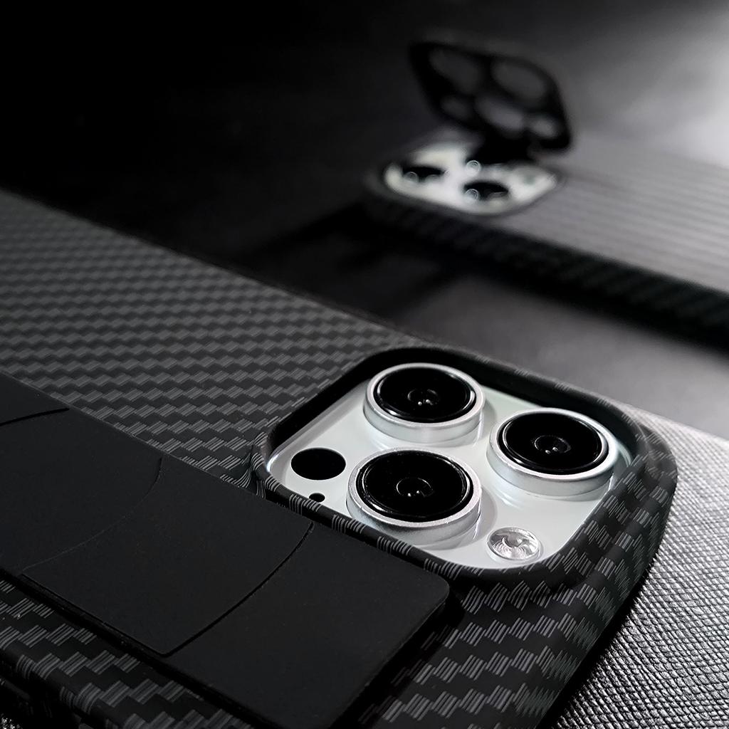Applicable To Apple 16Pro Silicone Wristband Mobile Phone Case Carbon Fiber 15Max Anti-Drop 14 Mobile Phone Protective Case 13