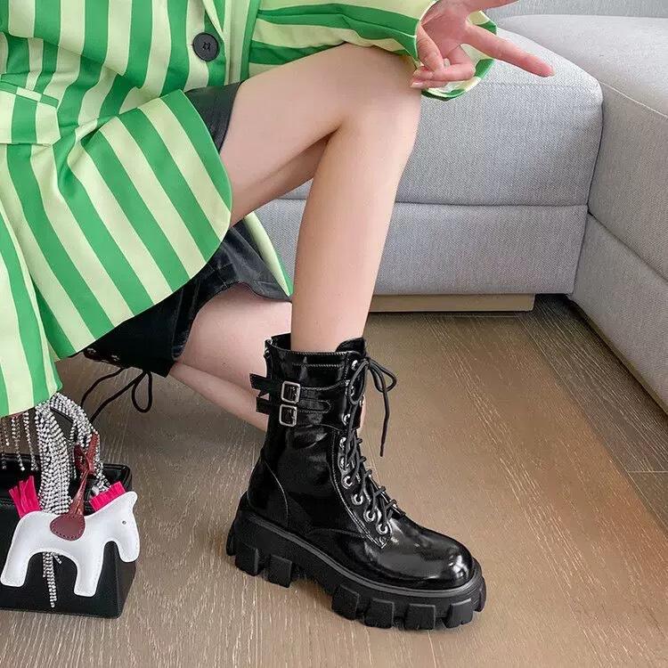 Di Lizheba's same Martin boots for women's 2025 new short ultra-light locomotive short boots for women's white thick-soled medium boots