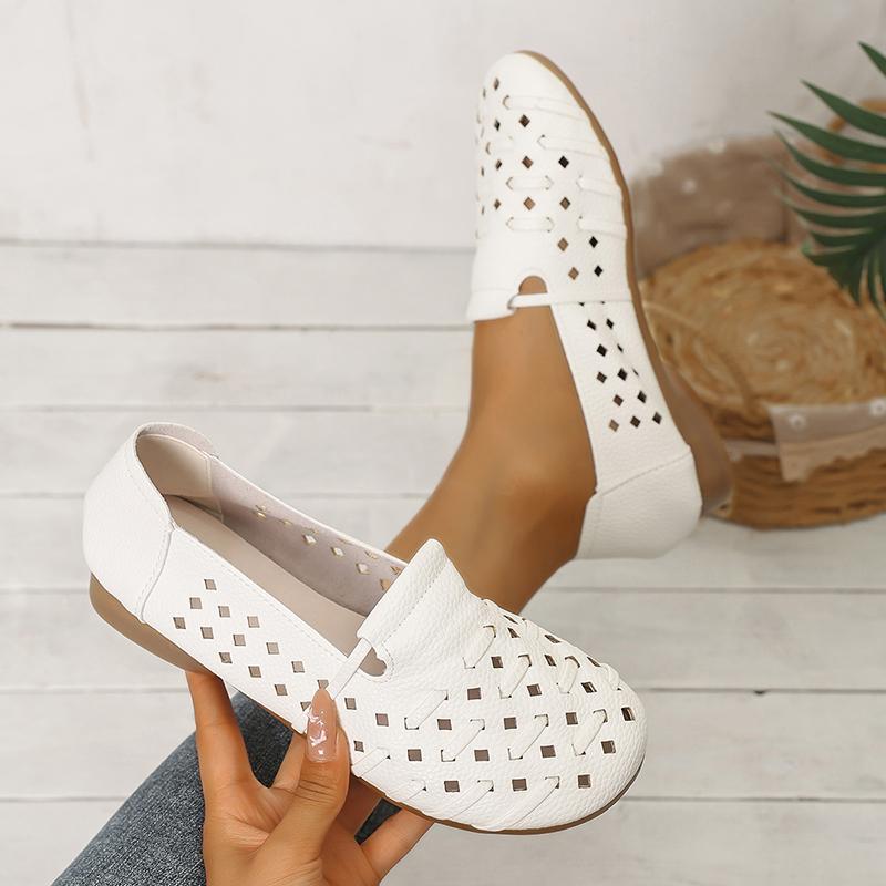 Fashion Breathable Hollow Out Decor Flats Women 2025 Summer Soft Sole Non Slip Walking Shoes Woman Plus Size Closed Toe Platform Loafers