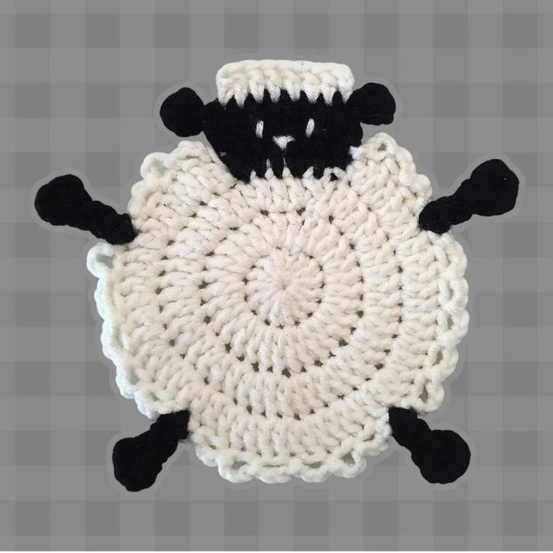 

Hand-Crocheted Lamb Heat-Resistant Coaster - Whimsical Woven Drink Pad for Family Party Table Decor & Household Use белый