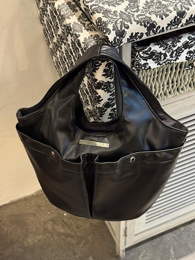 

Korean pleated double pocket shoulder bag women s 2025 new large-capacity portable tote bag vegetable basket bag