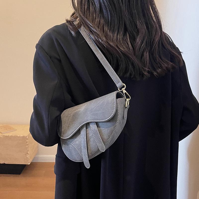 

Нишевая женская ретро сумка через плечо и кроссбоди - Коллекция Осень/Зима 2024