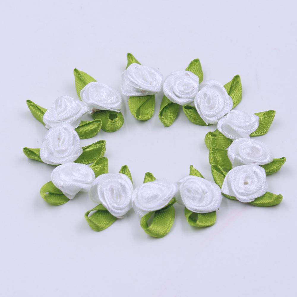 50 szt. Mini Satynowe Kwiatki ze Wstążki Jedwabna Główka Róży Wstążka DIY Ślubne Kokardy Aplikacje Rękodzieło Szycie Dodatki do Odzieży Dekoracje