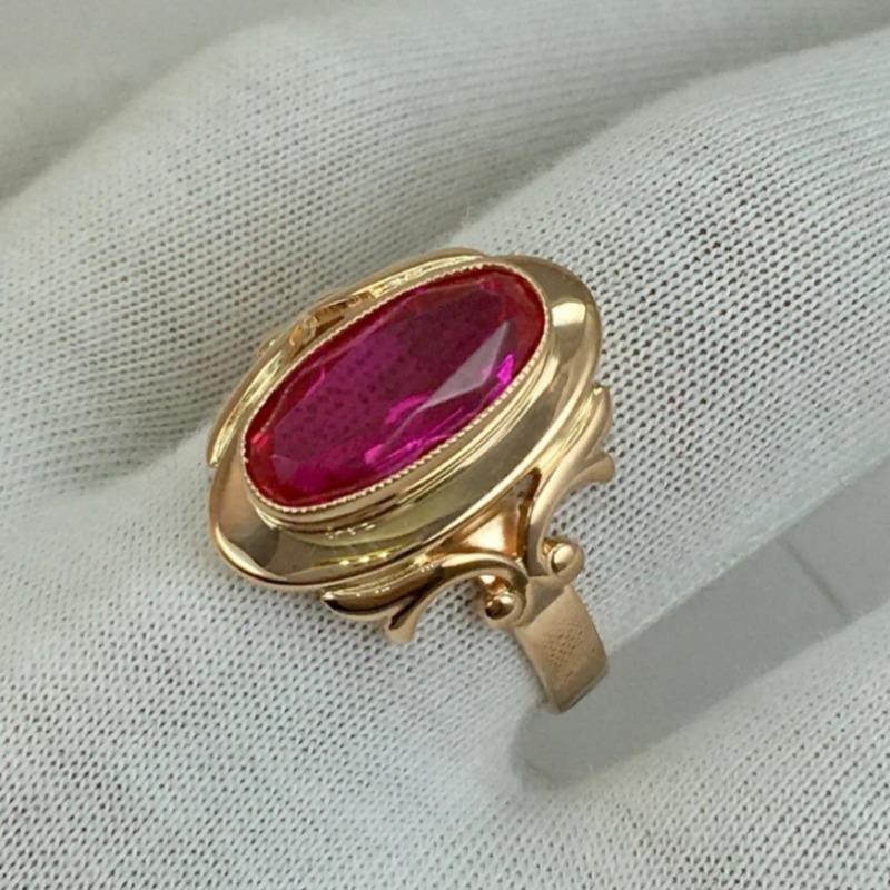 Vintage Gorgeous Inlaid Oval Synthetic Ruby Golden Plated Ring for Women Elegant Temperament Banquet Festival Jewelry Accessory