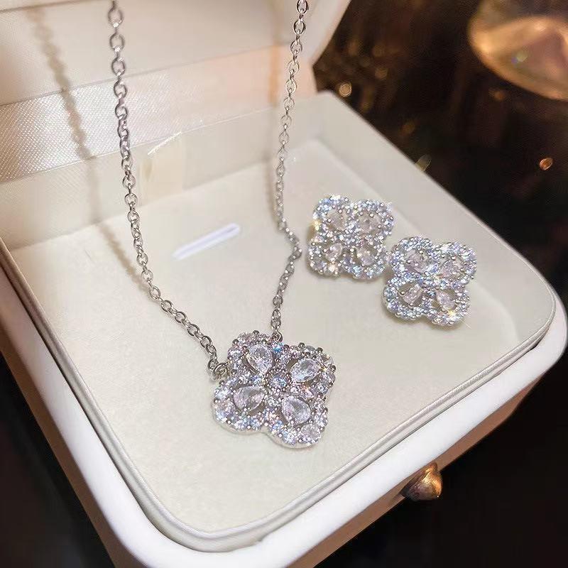 Sterling Four Leaf Clover Pendant Necklace Set With Cubic Zirconia Minimalist Elegant Chain Women