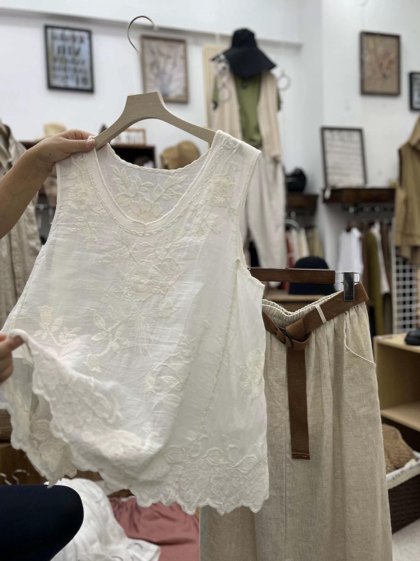 

Summer retro lace sleeveless fried cotton and linen vest women s loose literary jacquard embroidered top one size fits all (us sizes 4-12) белый