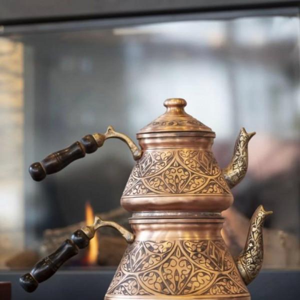 

Тяжелый чайник с вышивкой