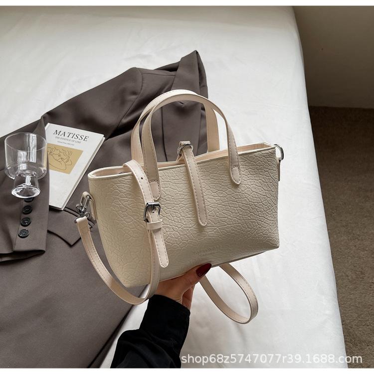 High-end fashion super hot small bag women's 2025 new versatile crossbody bag summer hand-held tote bag small bag