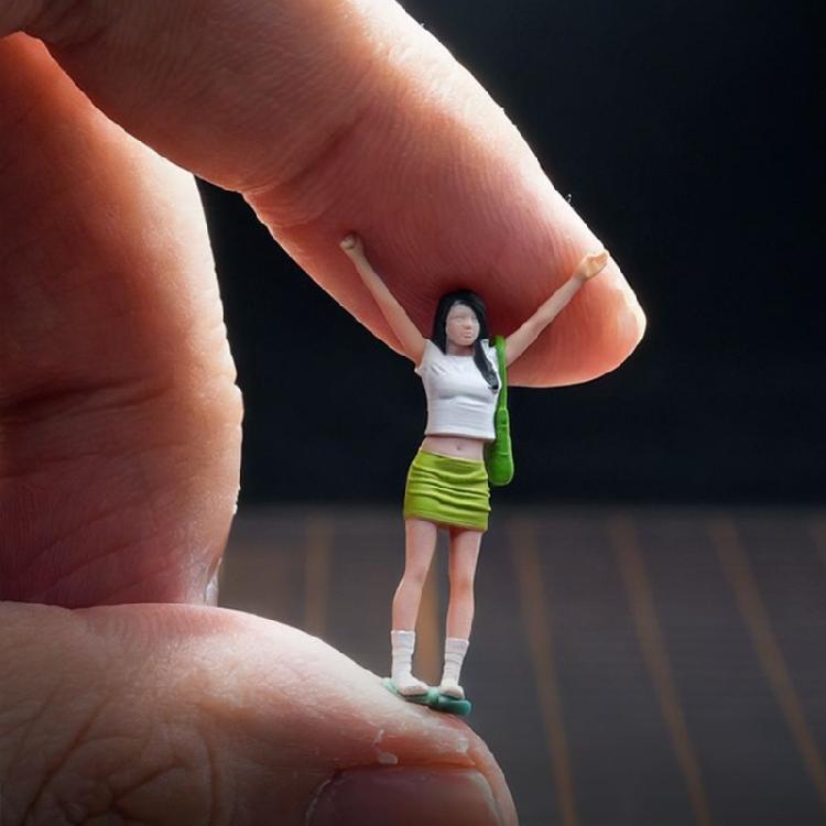 Realistic Skirt Girl Figure Model 1:64 Scale Hand Painted Miniature Figures for Dioramas Props,Photography Collector