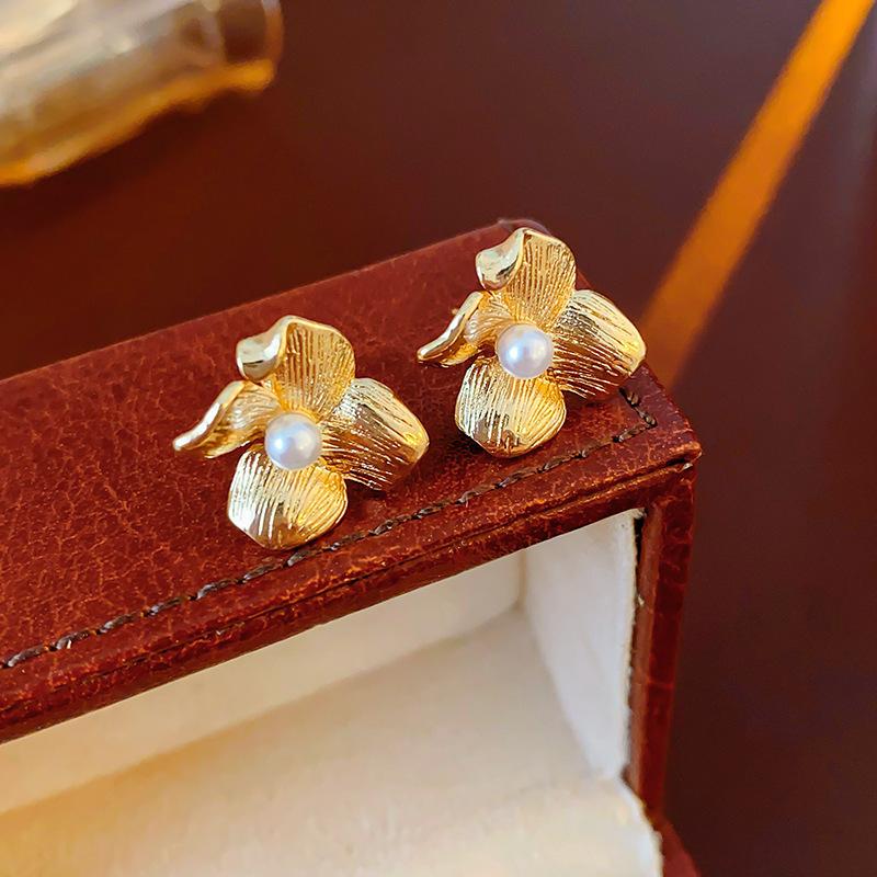 Silver Needle Medieval Round Flower Fringed Earrings Retro Metal Stud Earrings Temperament Light Luxury Earrings Women