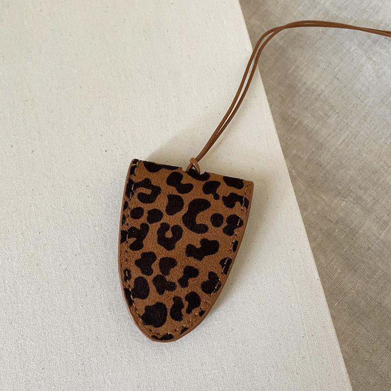 Leopard Print Velvet Hanging Neck Magnetic Sunglasses Clip Long Necklace Female Travel Portable Storage Lanyard Sweater Chain