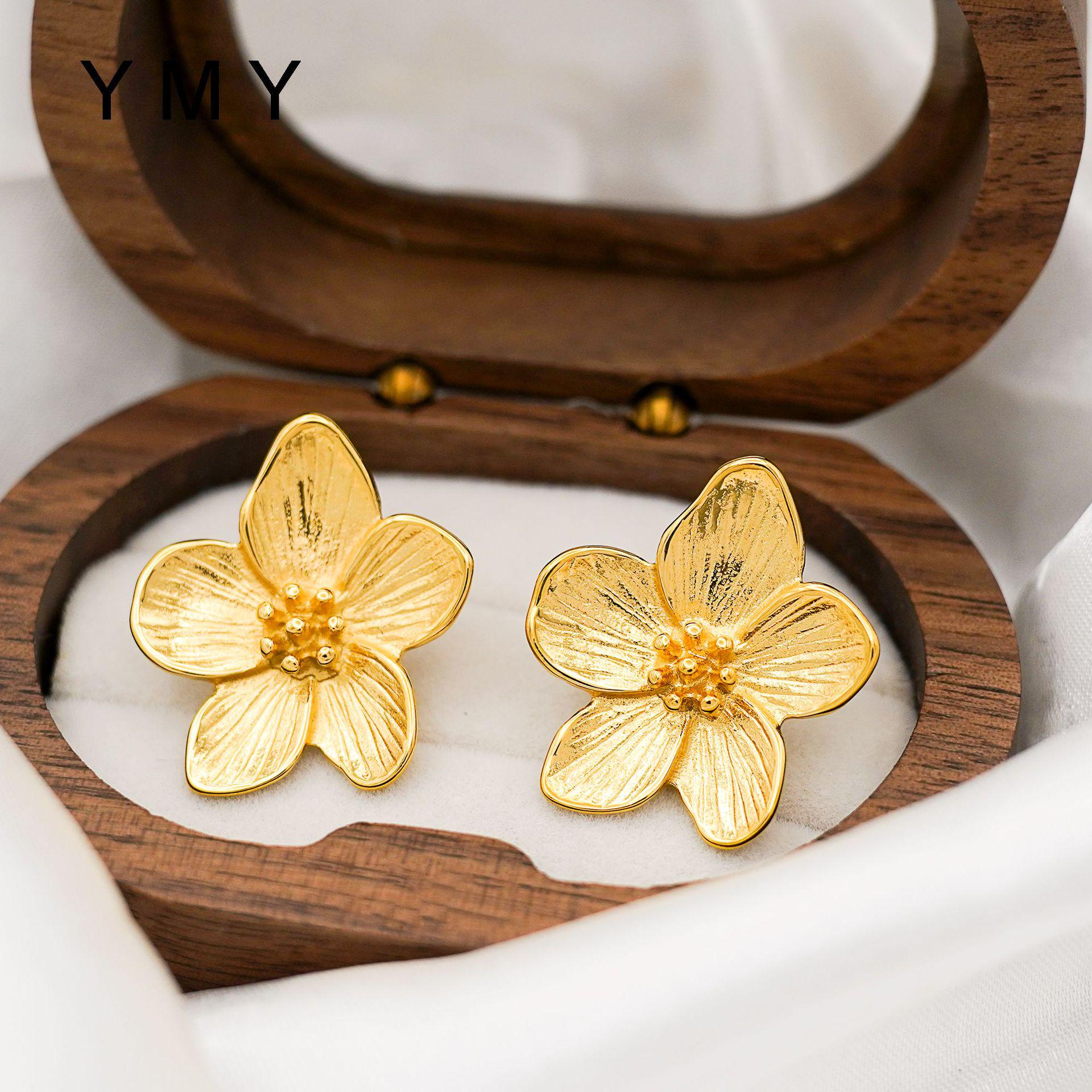 

French Retro 18k Gold-Plated Three-Dimensional Flower Stud Earrings