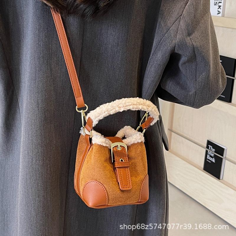 Shoulder bag women's 2025 autumn/winter new casual retro plush bag versatile mini bag wool handbag crossbody bag