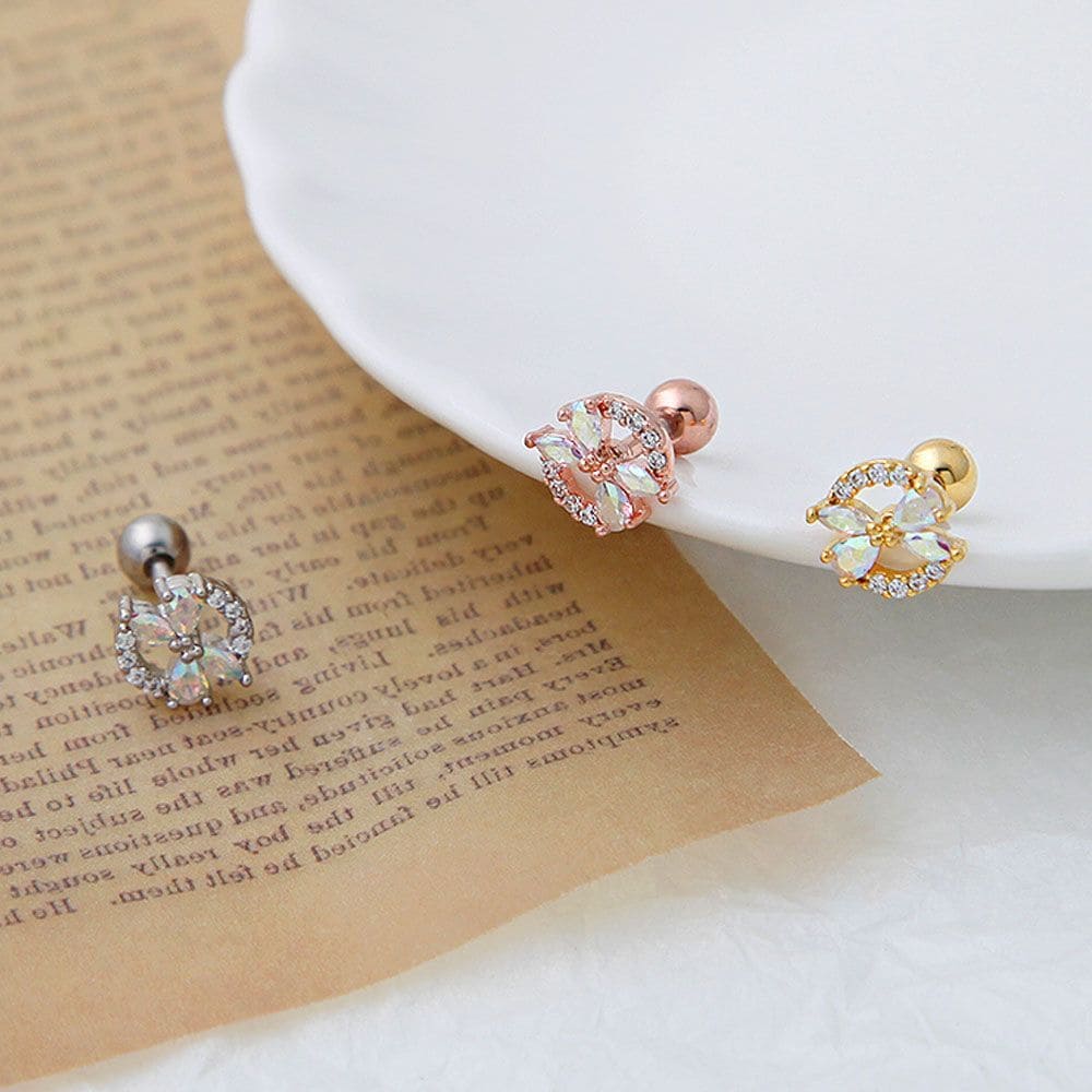 Choose 1 of the 3 piercings, one side of the fashion circle fly