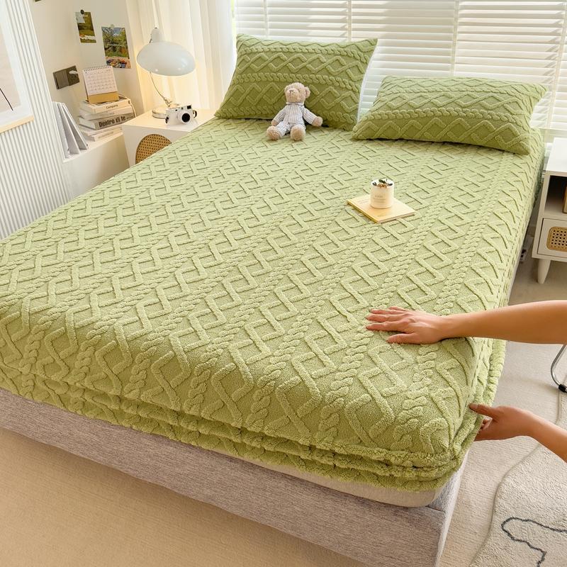 Jacquard Bed Cover 3D Embossed Velvet Mattress Cover Tafferta Bedsheet Winter Warm Fitted Sheet Mattress Protector Thickened