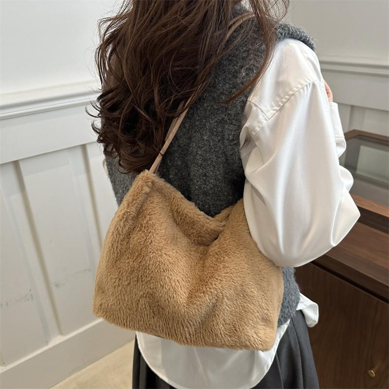 Stylish And Trendy Large Capacity Tote Bag For Women Perfect For Winter Commuting