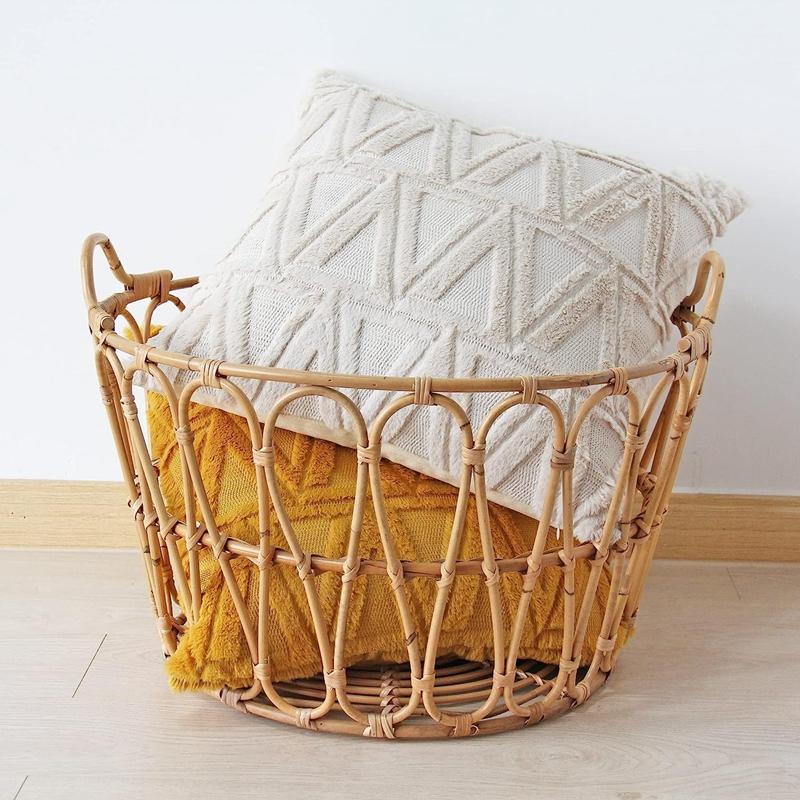 Luxury Style Soft Plush Faux Wool Couch Throw Pillow Covers Vintage Pattern Woven for Bedroom Home Decorative & Throw Pillows