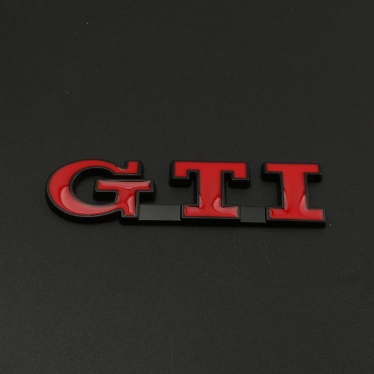 Kompatibilis Volkswagen POLO, Golf és GTI emblémákkal, hűtőrács logókkal, nyuszi matricákkal és egyedi csomagtérajtó jelvény dekorációkkal.