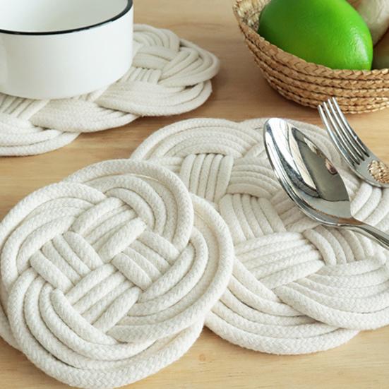 Heat Resistant Non-Slip Placemat for Dining Table Washable Woven Linen Straw Table Mat Heat Insulation Round Coaster Mat