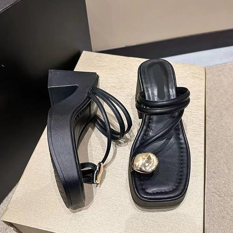 

Summer women s shoes new fashion high heel toe beach sandals women s trend thick heel square head women s fashion cool slippers 40 чорний