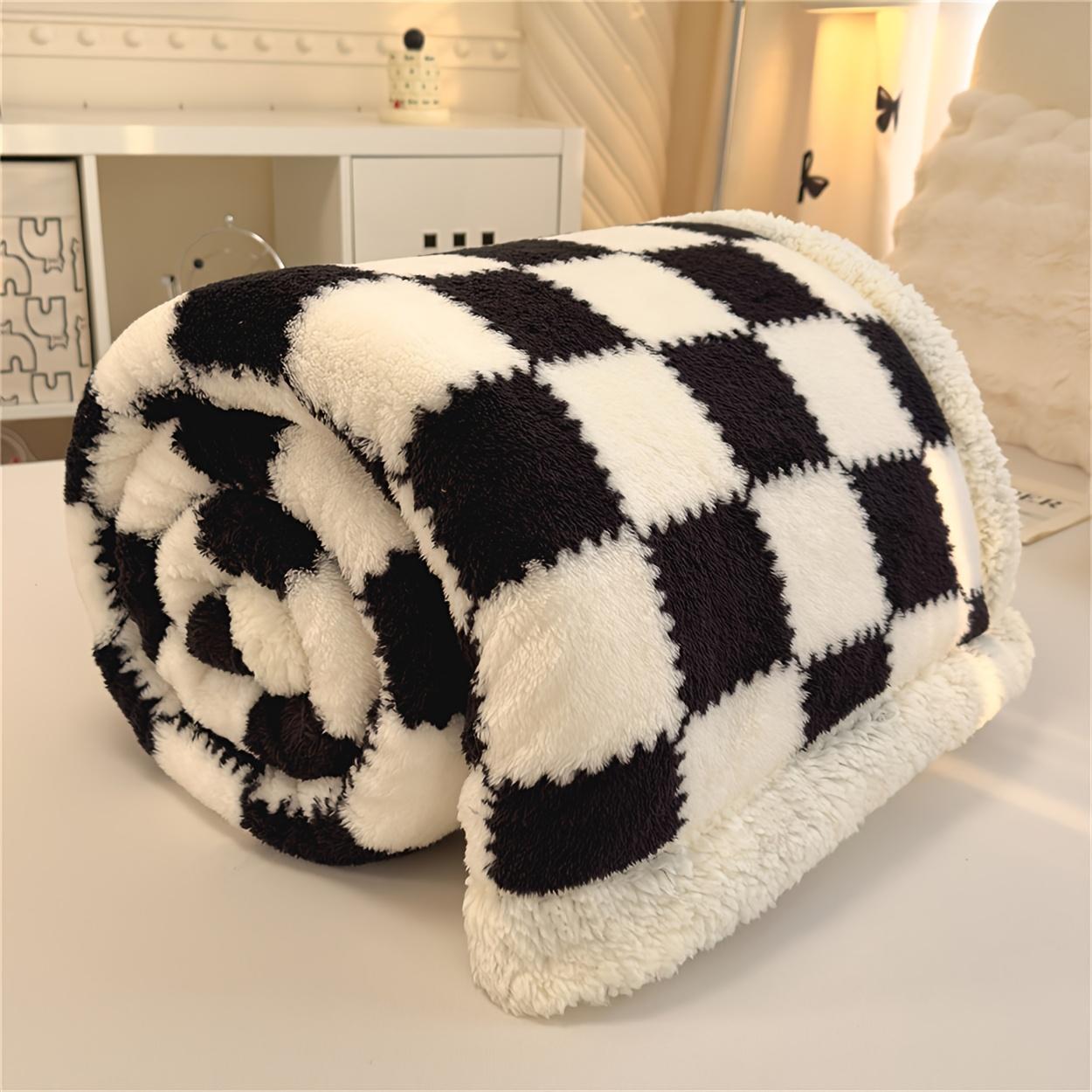 

Double-Layer Plush Blanket, Cozy All-Season Throw. Soft, Machine Washable for Bed & Sofa. Luxury Comfort! 100 x 150cm