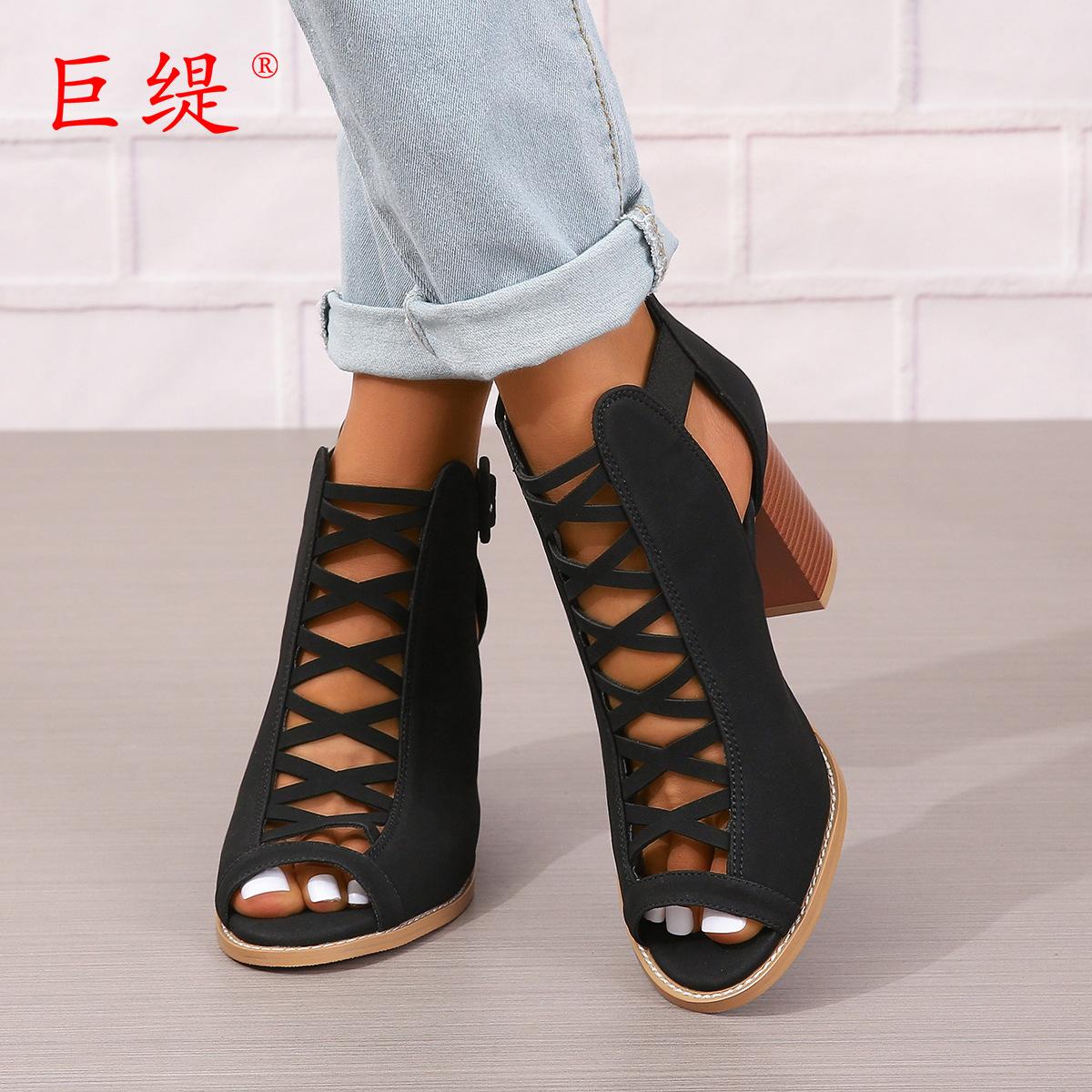 

Juti spot new European and American fashion large size thick heel women s sandals foreign trade women s round head buckle high heel sandals women 35 чорний