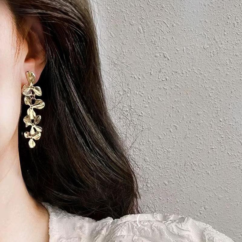 Retro Lilac Earrings Hong Kong Style Exaggerated Gold Leaf Stud Earrings Niche Light Luxury Ear Jewelry Women
