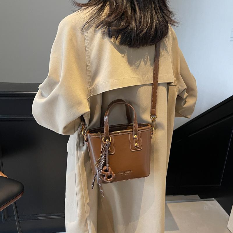 2025 new bag women's bag trendy fashion small square bag popular plush pendant shoulder messenger bag premium feeling bag