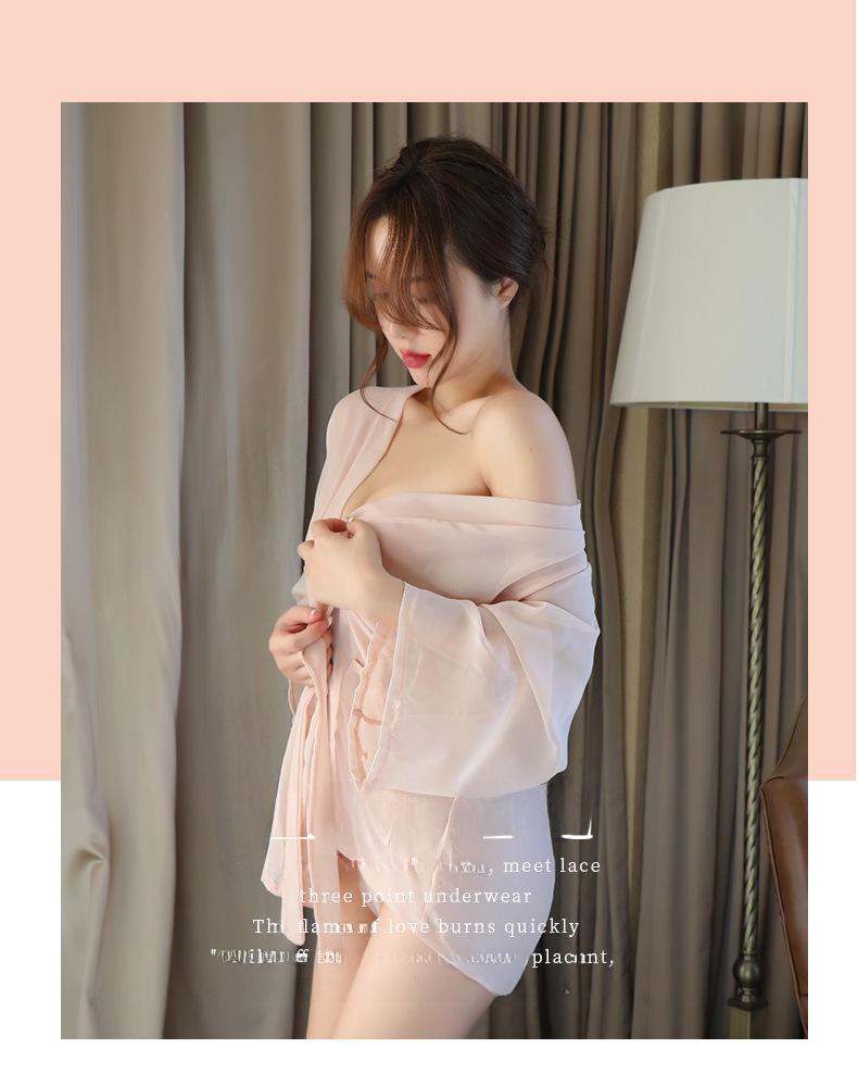 Namiętny Zestaw Bielizny Nocnej: Flirtujące piżamy szkolne z szlafrokiem