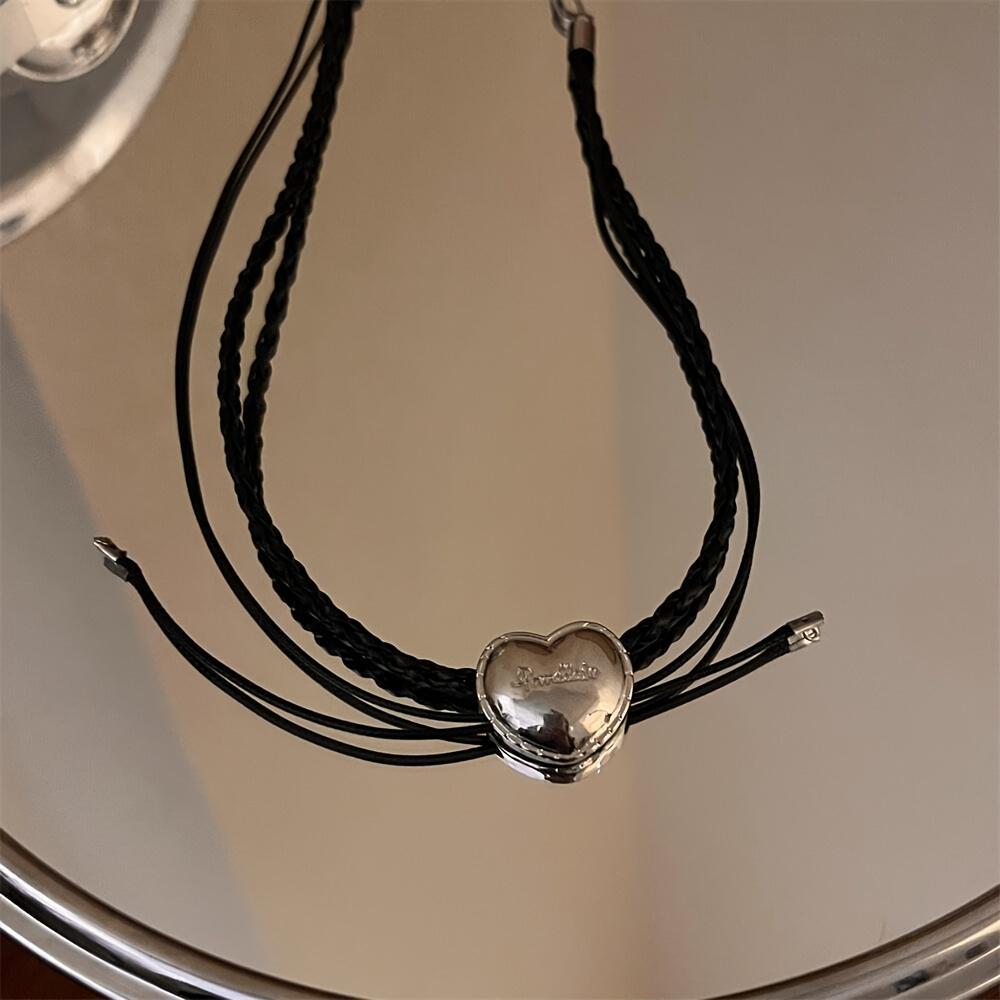 Enchanting Black Hide Rope Necklace Fashionable Double-layer Collarbone Chain for Women Perfect Jewelry Accessory for Daily and Party Occasions