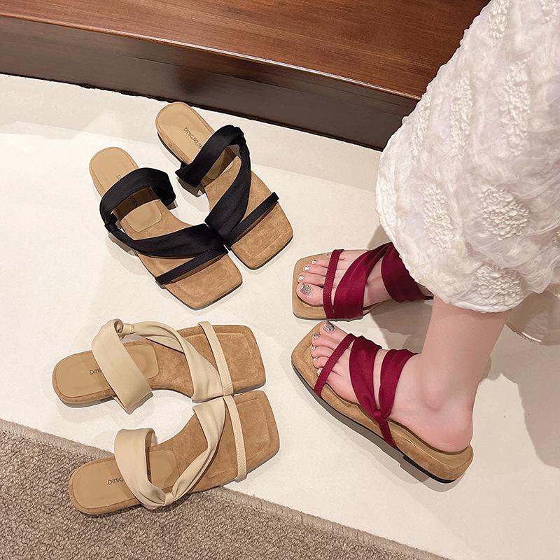 Niche design sense retro simple fashion versatile sandals women's summer 2025 new fashion Roman cool slippers