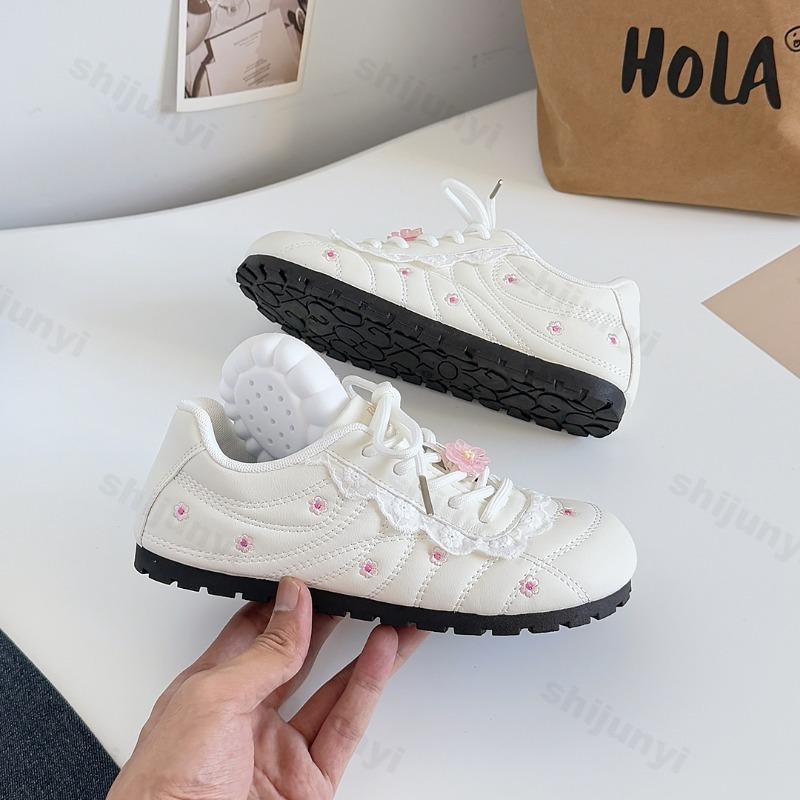 Fashion Women Casual Sports Shoes 2025 Autumn Comfortable Anti Slip Outdoor Vulcanized Shoes Flower Lace Up Fashion Running Flat Shoes