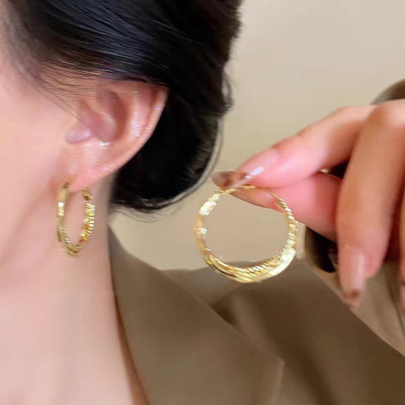 Korean High-End Classic Large Hoop Earrings for Women: Unique, Lightweight, Elegant Design