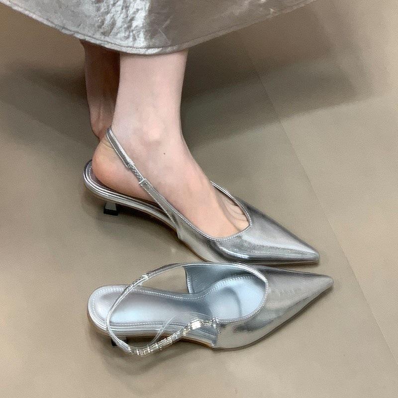 

Босоножки-стилетто премиум-класса с ремешком сзади, с темпераментным декором из стразов, с острым носком 35 серебряный