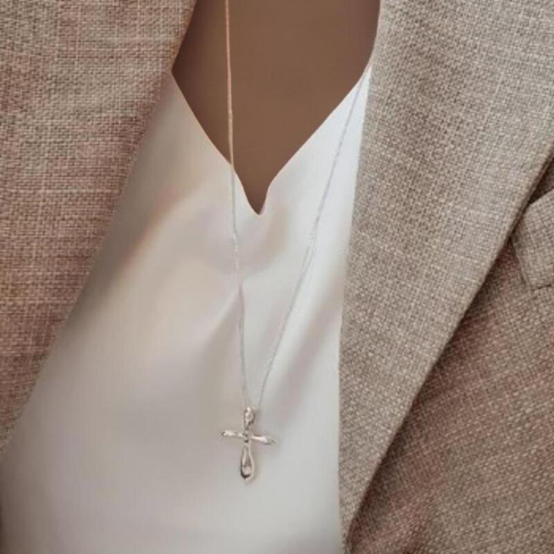 

Classic Silver Cross Fashion Necklace for Women ONECOLOR