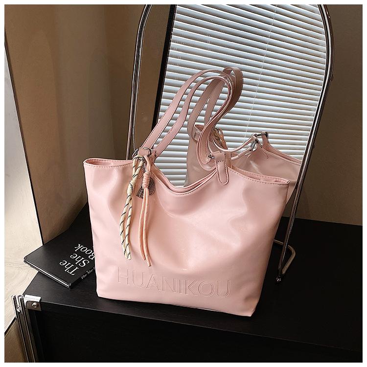 Casual Large-capacity Bag Women's New Popular Versatile Messenger Bag Fashionable Commuter Shoulder Tote Bag