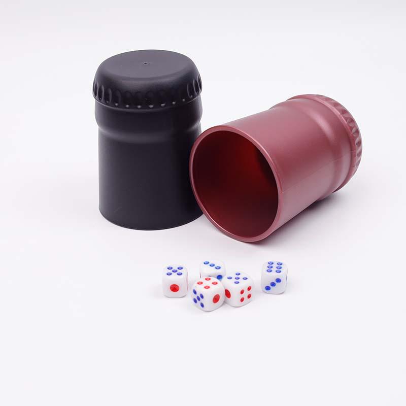 Würfelbecher-Set mit Deckel-förmigem Shaker – Kreatives mattiertes Flaschenverschluss-Design mit Logo
