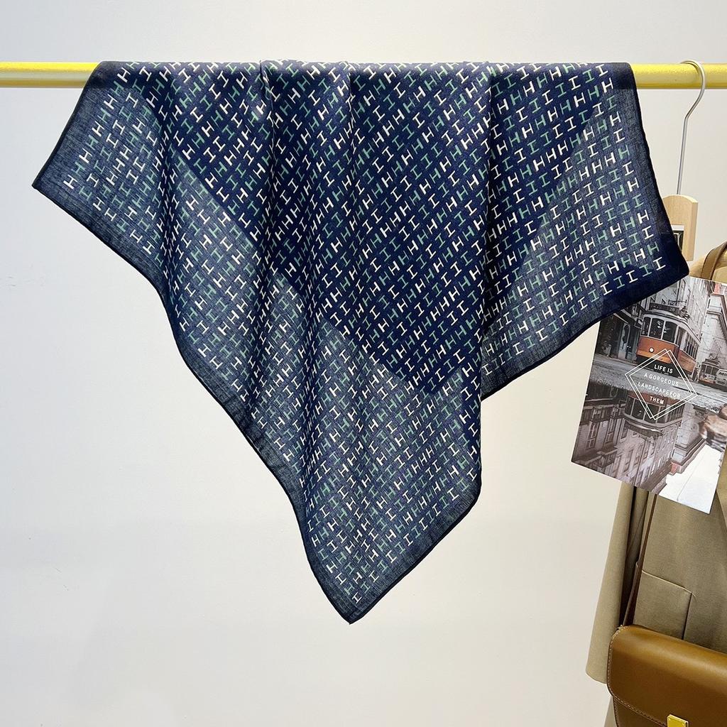 Retro light luxury high-end carriage cotton and linen scarf, spring and autumn new 71cm small square scarf, foreign-style decorative versatile scarf