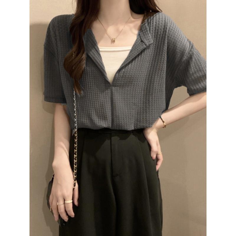 

Вафельная короткая футболка с короткими рукавами, женская летняя свободная универсальная футболка с нишевым шикарным искусственным топом из двух частей с половиной рукавов