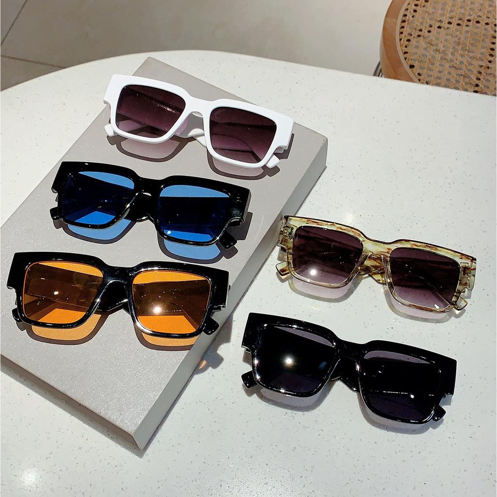 Simple Square Sunglasses  New Stylish Vintage Oversized Women Eyewear Trendy Brand Designer Gradient UV400 Shades