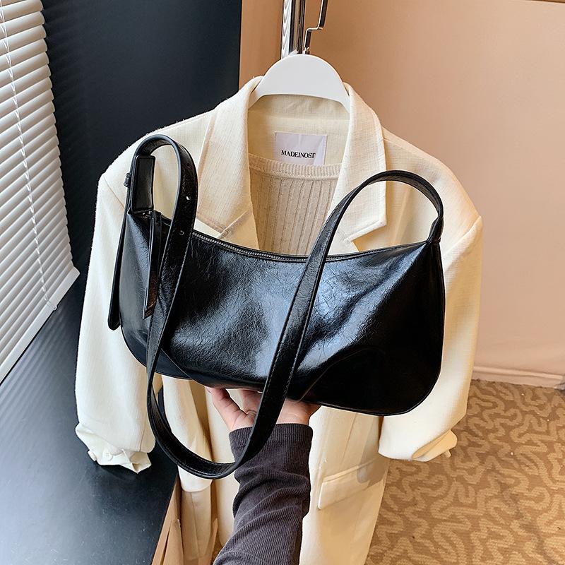 Today's popular large-capacity dumpling bag women's new fashionable simple and versatile shoulder messenger bag