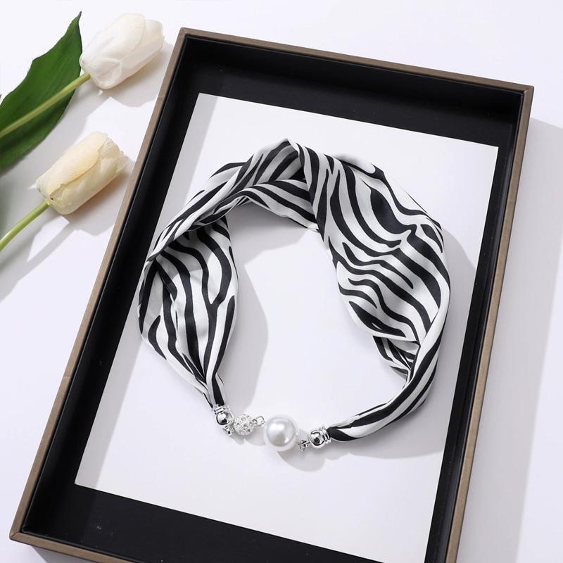 1Pc Cloth Accessories Versatile Patterned Texture Pearl Fashion Neck Protection Scarf Magnetic Silk Scarf