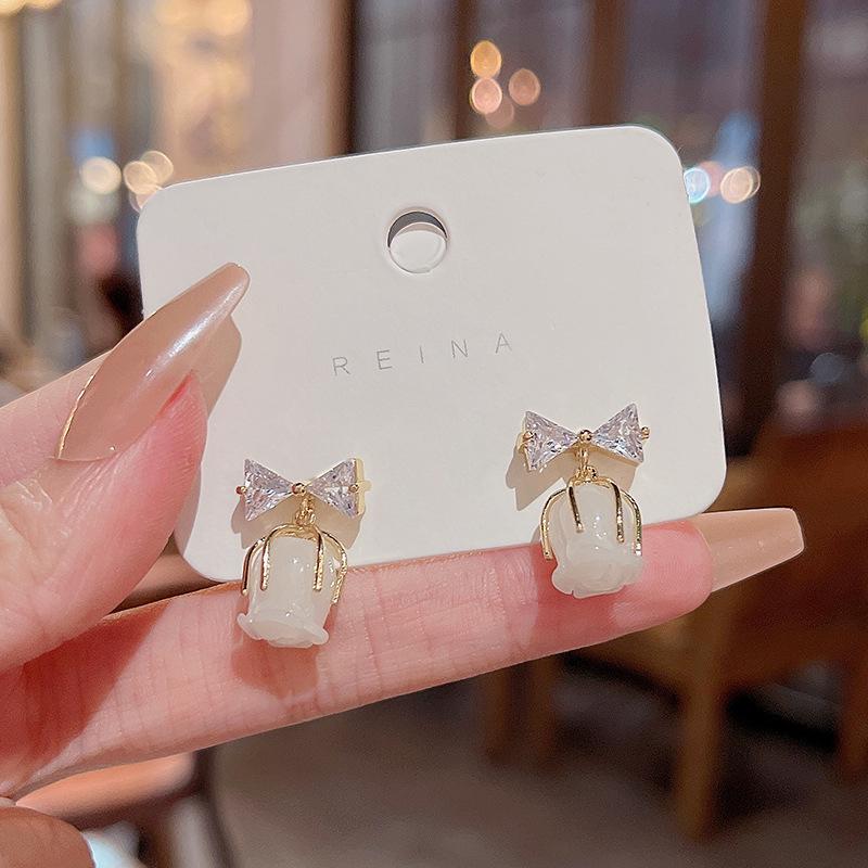 Boucles d'oreilles coréennes en argent S925 et perles en forme de fleur - Design polyvalent et élégant inspiré de la forêt