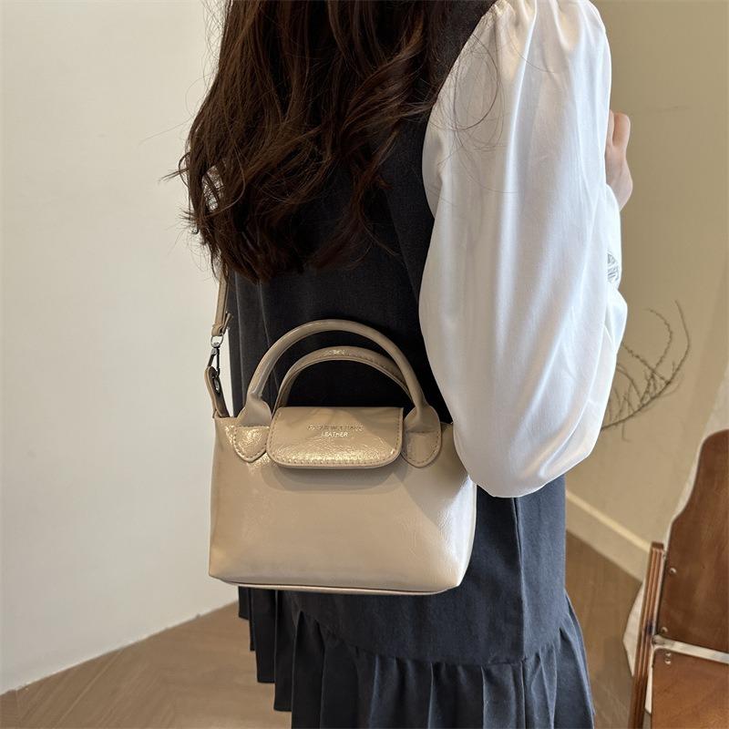 Spring and summer retro portable small square bag popular niche design women's bag versatile single shoulder diagonal span dumpling bag