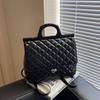 Large Capacity Backpack Women's New Chain Backpack Commuter Handbag