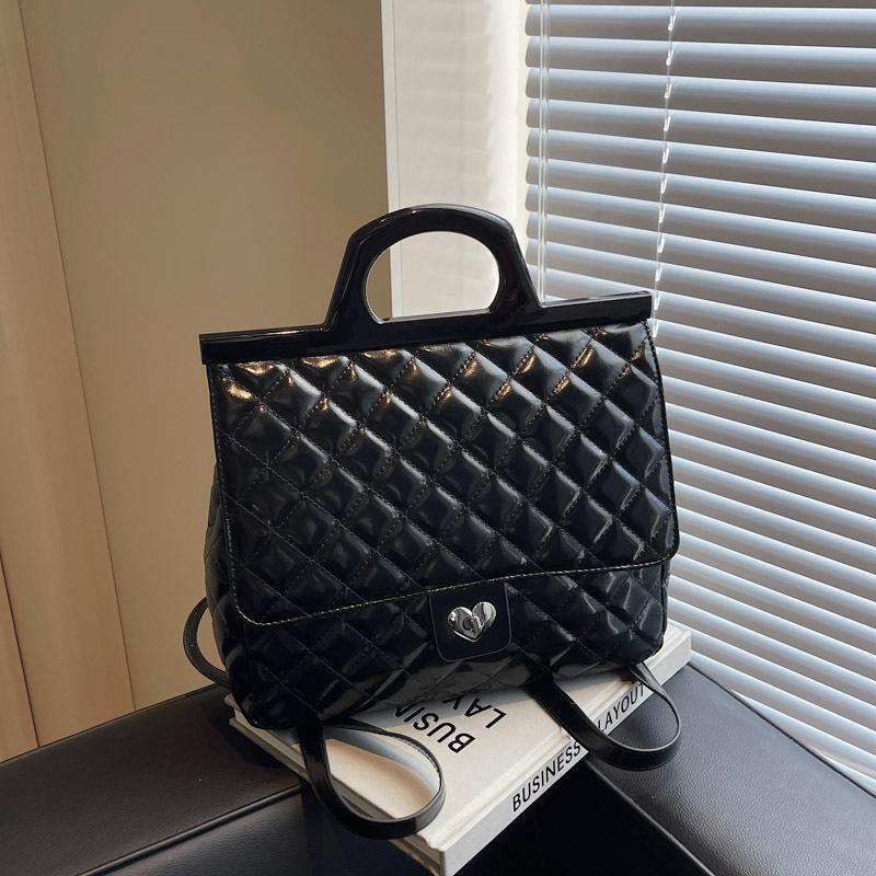 Large Capacity Backpack Women's New Chain Backpack Commuter Handbag