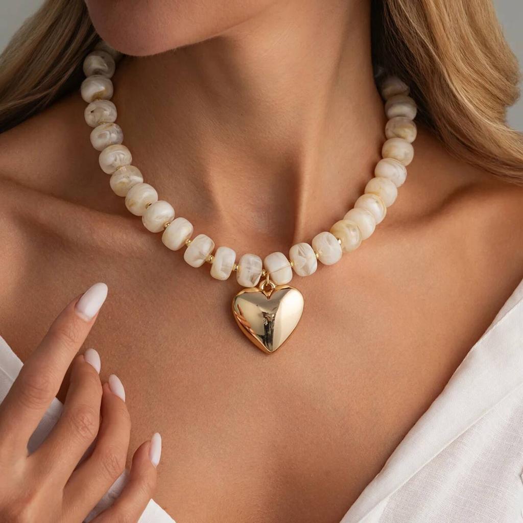 Salircon Y2K Boho Colorful Resin Beaded Choker Necklace for Women Stylish Gold Color Love Heart Pendant Neck Accessories Jewelry