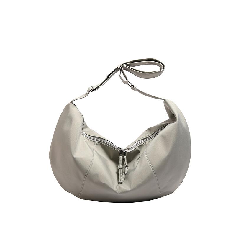Simple and Versatile Student Large-capacity Messenger Bag, Casual and Lightweight One-shoulder Nylon Dumpling Bag